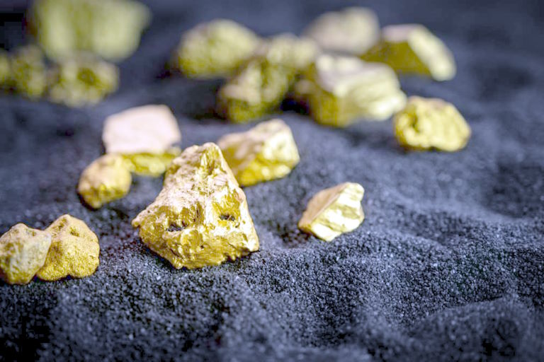 Activated carbon in gold extraction